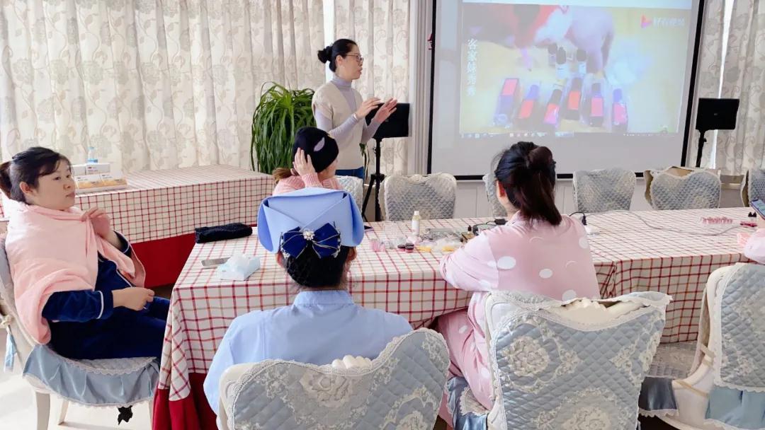 【媽咪手工課】跟小金一起做一支你的專屬 “ 純天然口紅 ” ！