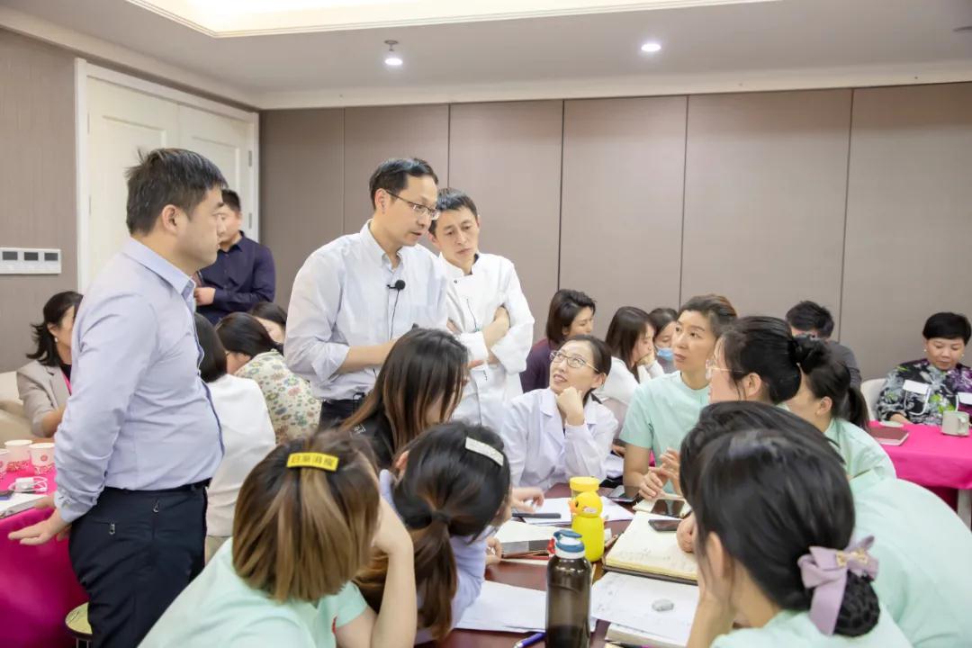 福座母嬰舉辦“專注客戶需求管理 提升產品服務品質”專項培訓